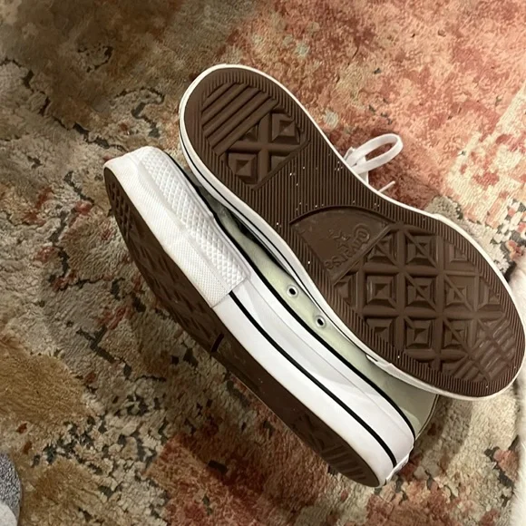 Sage green Converse - Picture 2 of 2